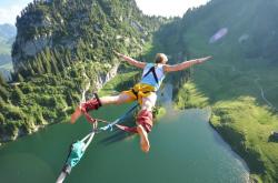 开云体育下载-英超争冠之夜，霍勒迪关键回合不手软—冷静心脏铸就冠军之路