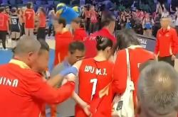 开云官方app入口-选手意外受伤，比赛现场一片紧张