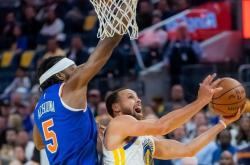 开云体育app-包含克特球长传助攻，帮助球队锁定胜局的词条