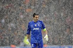 开云体育-当绿茵场遇见赛道，苏格兰掀翻冰岛之夜，楚阿梅尼在F1街道赛的跨界统治