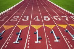 开云平台-赛道上的风暴，红牛横扫哈斯，塞恩斯惊艳四座