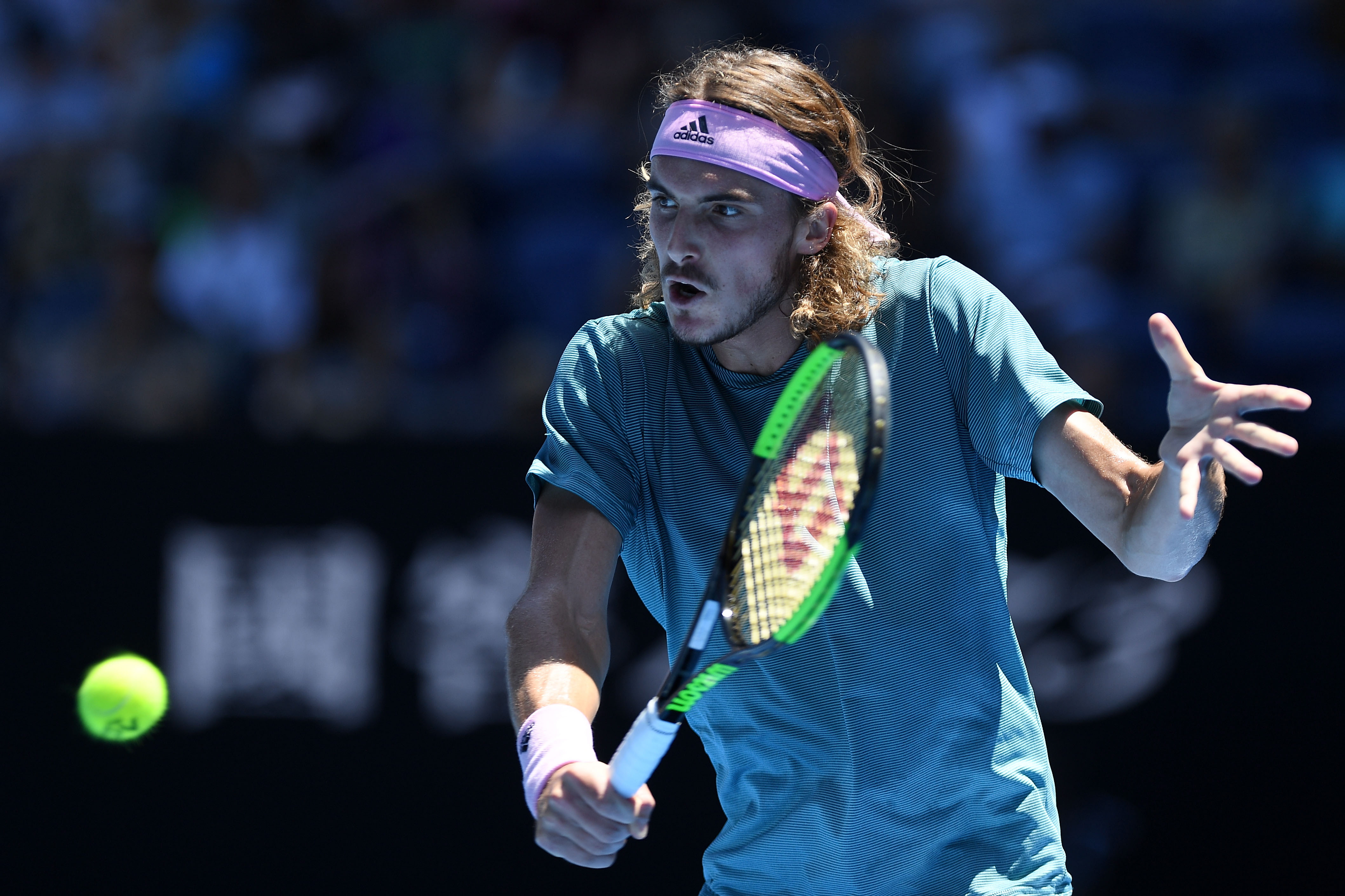 包含美国网球队爆冷澳大利亚网球队，西西帕斯高光表现的词条