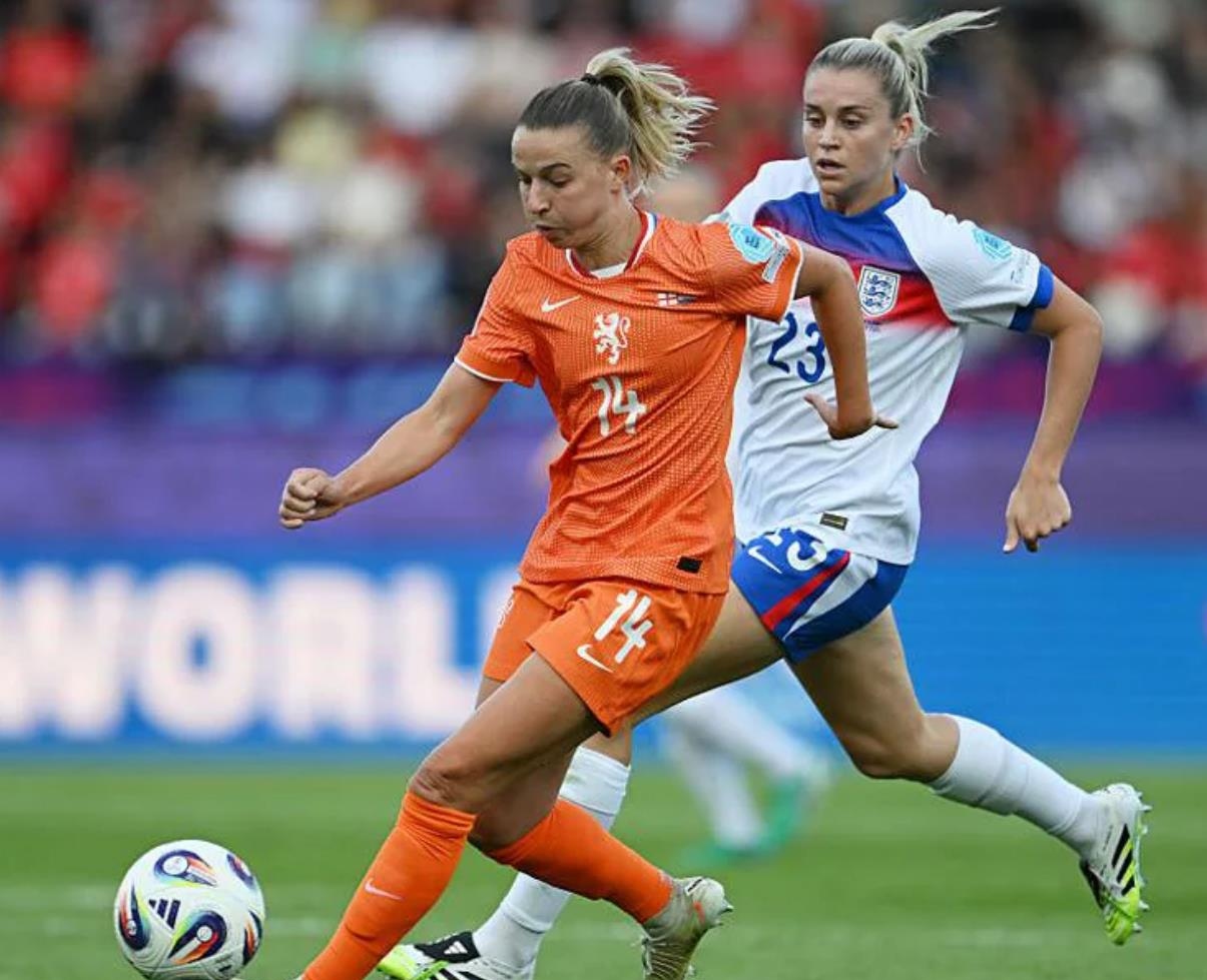 英格兰女足联赛争夺激烈胜负参半！