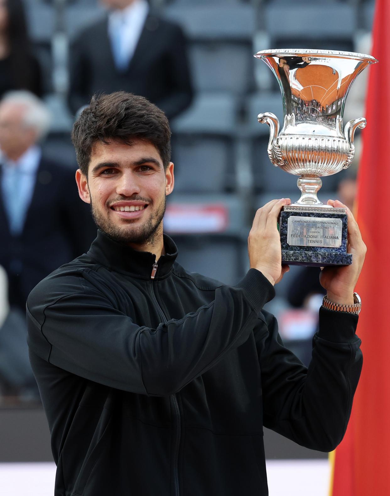 意大利网球队轻取世界网球队，阿尔卡拉斯关键制胜