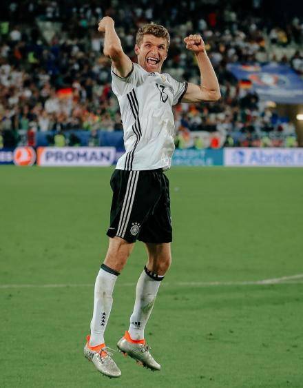 巴黎血洗乌拉圭，穆勒制霸全场的简单介绍