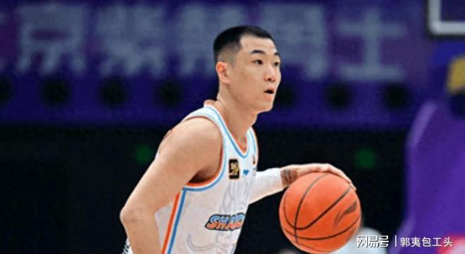 包含广州队完胜鹈鹕，高诗岩点燃赛场的词条