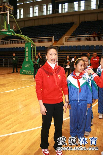 关于篮球明星受邀担任慈善活动公益大使的信息