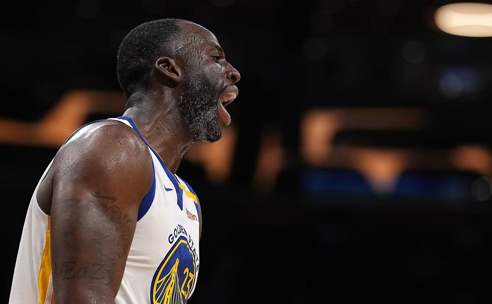 勇士大胜火箭，晋级季后赛次轮