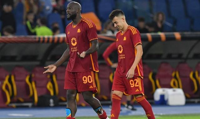 包含罗马凭借世界波晋级，赢得关键胜利的词条