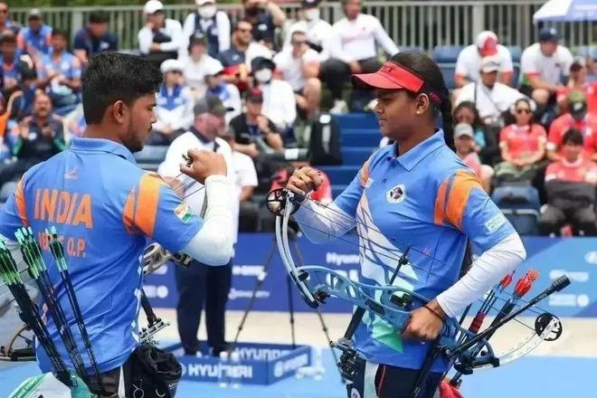 上海大鲨鱼队击败福建箭队，晋级决赛