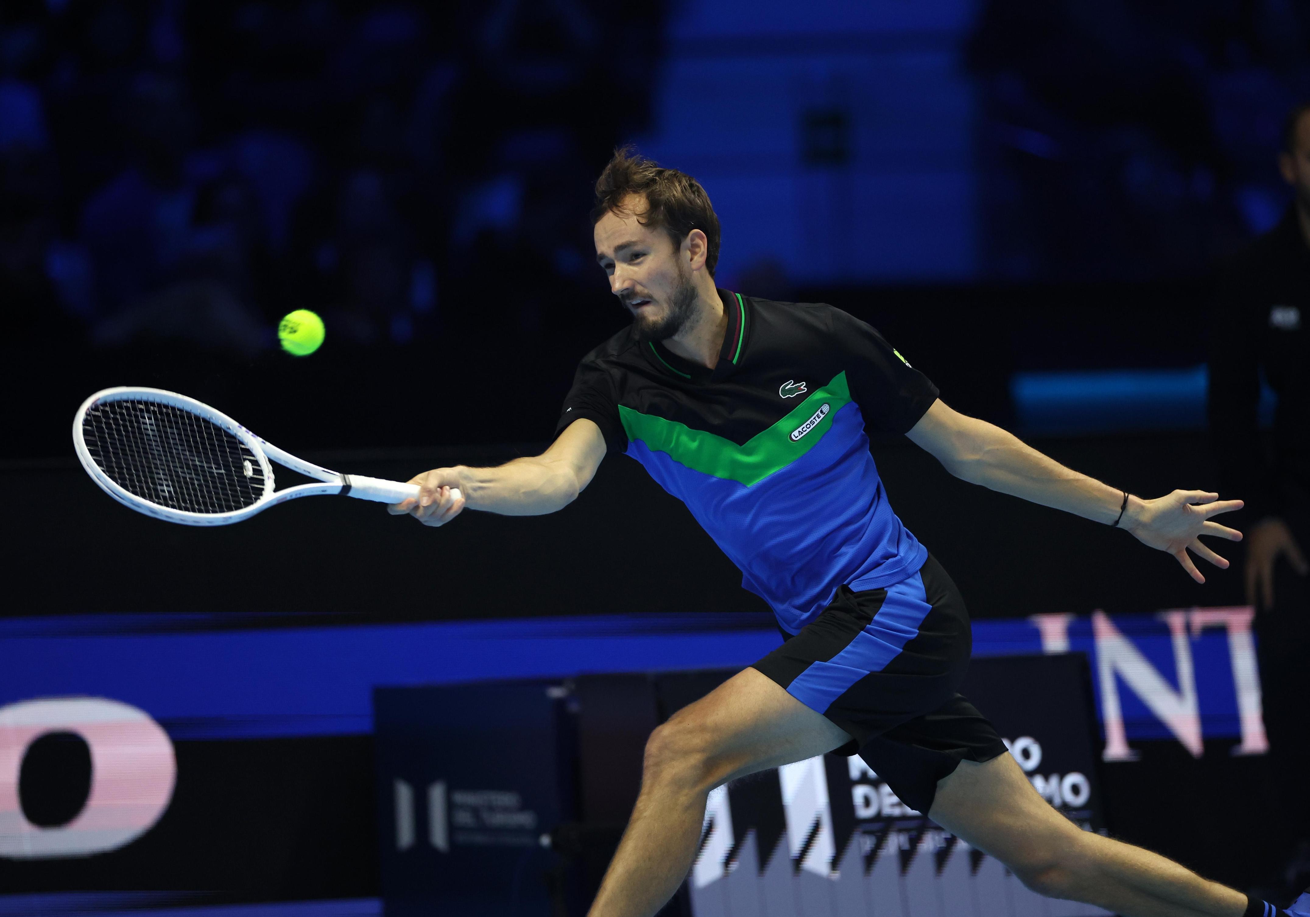 包含年终总决赛鏖战法网，兹维列夫惊艳四座的词条