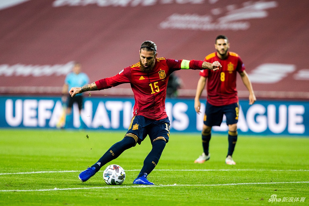 包含阿根廷翻盘瓦伦西亚，托雷斯完成帽子戏法的词条