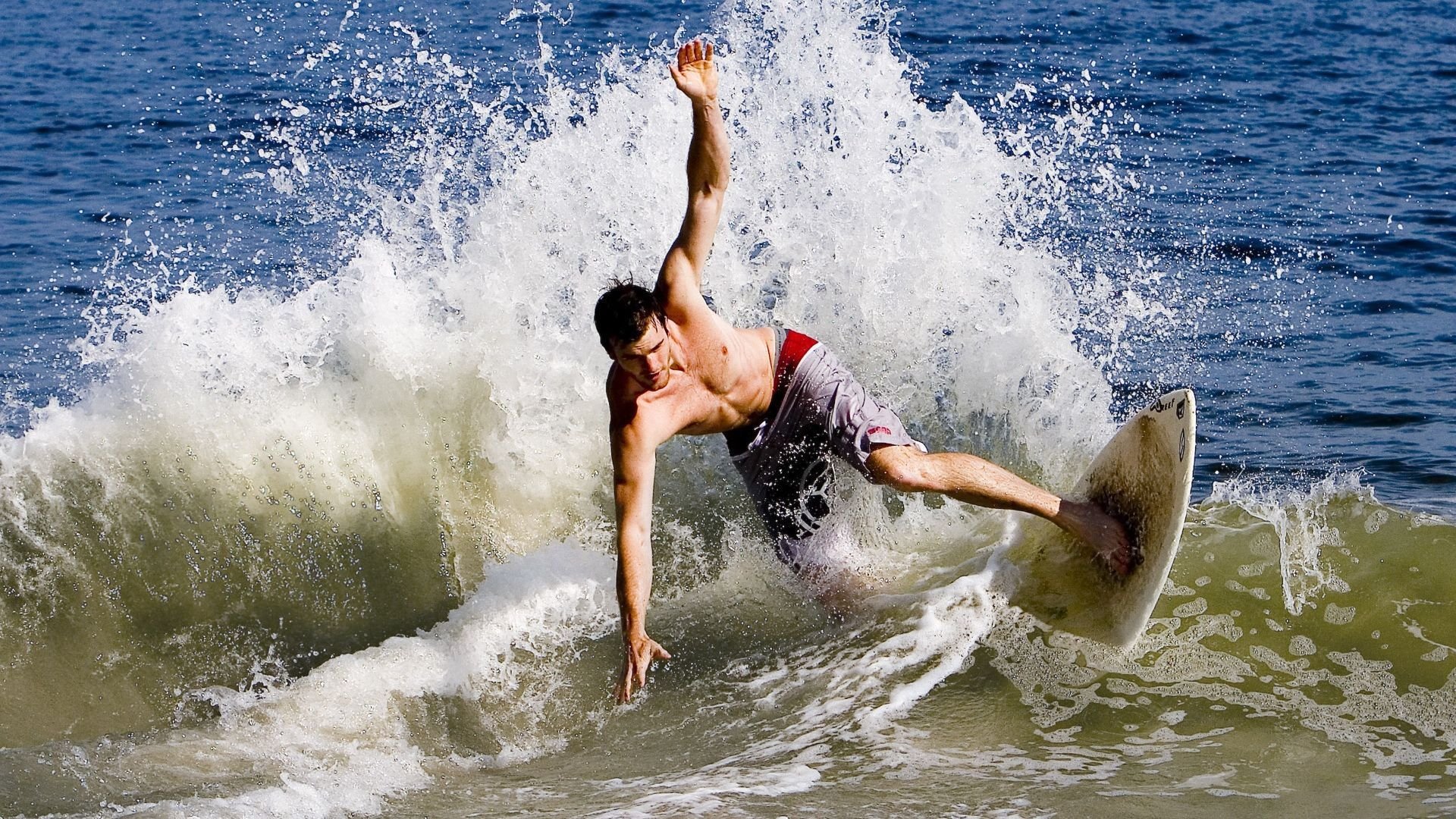 英格拉姆关键回合不手软，国王一波流带走猛龙