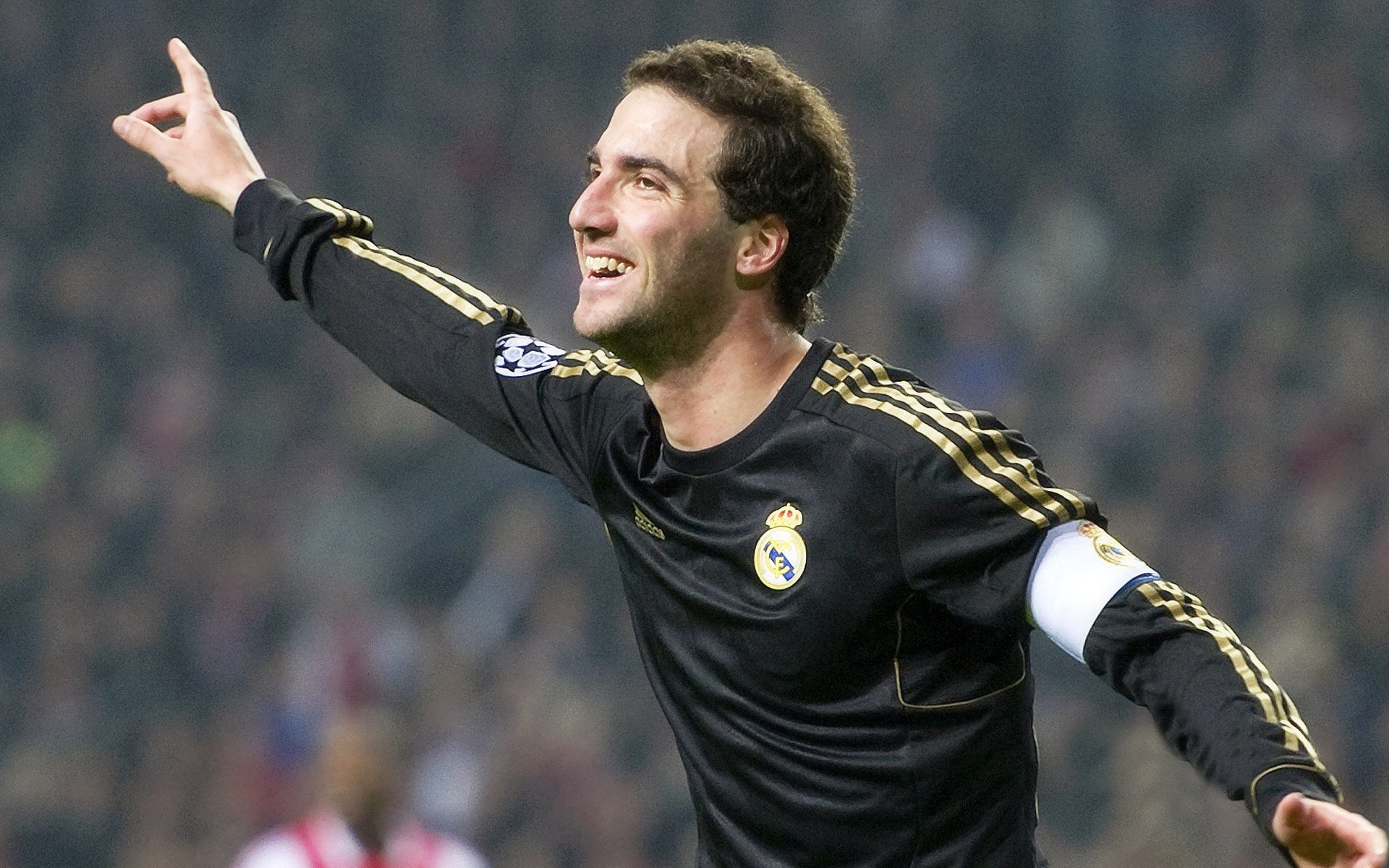 绝杀时刻，广东队压哨击败掘金，米切尔成为关键先生